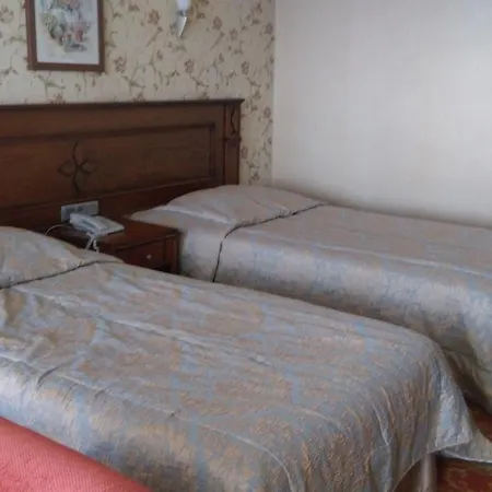 Candan Hotel 2*