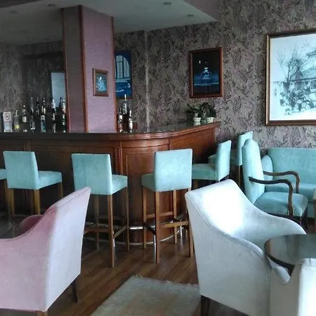 Candan Hotel 2*