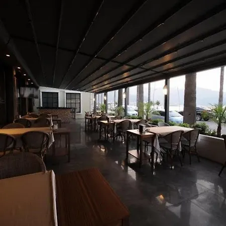 Candan Hotel 2*